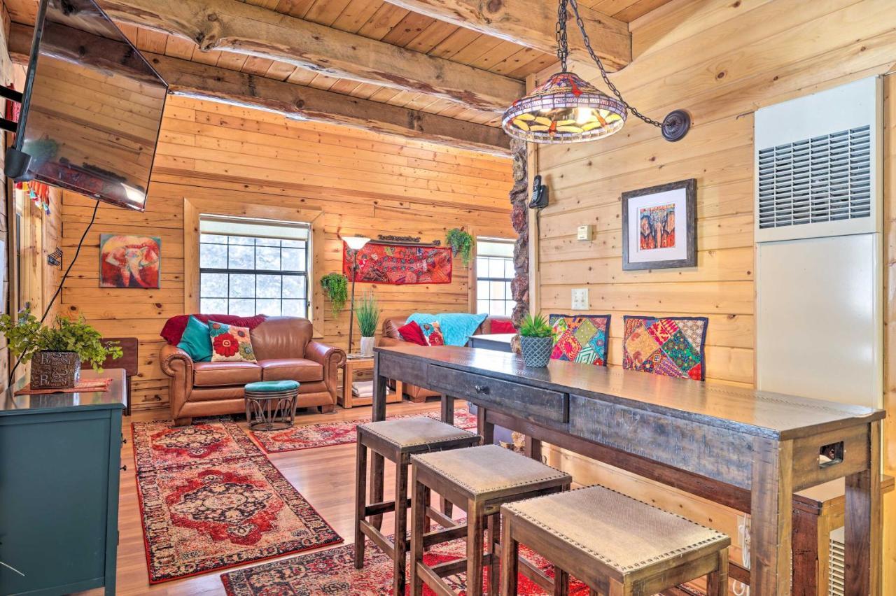 Rustic Duck Creek Village Cabin With Fire Pit! Kültér fotó