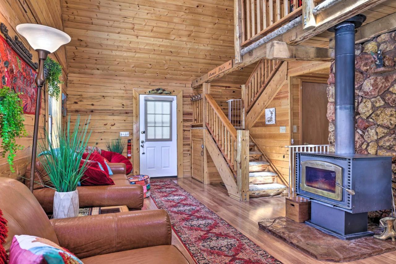 Rustic Duck Creek Village Cabin With Fire Pit! Kültér fotó