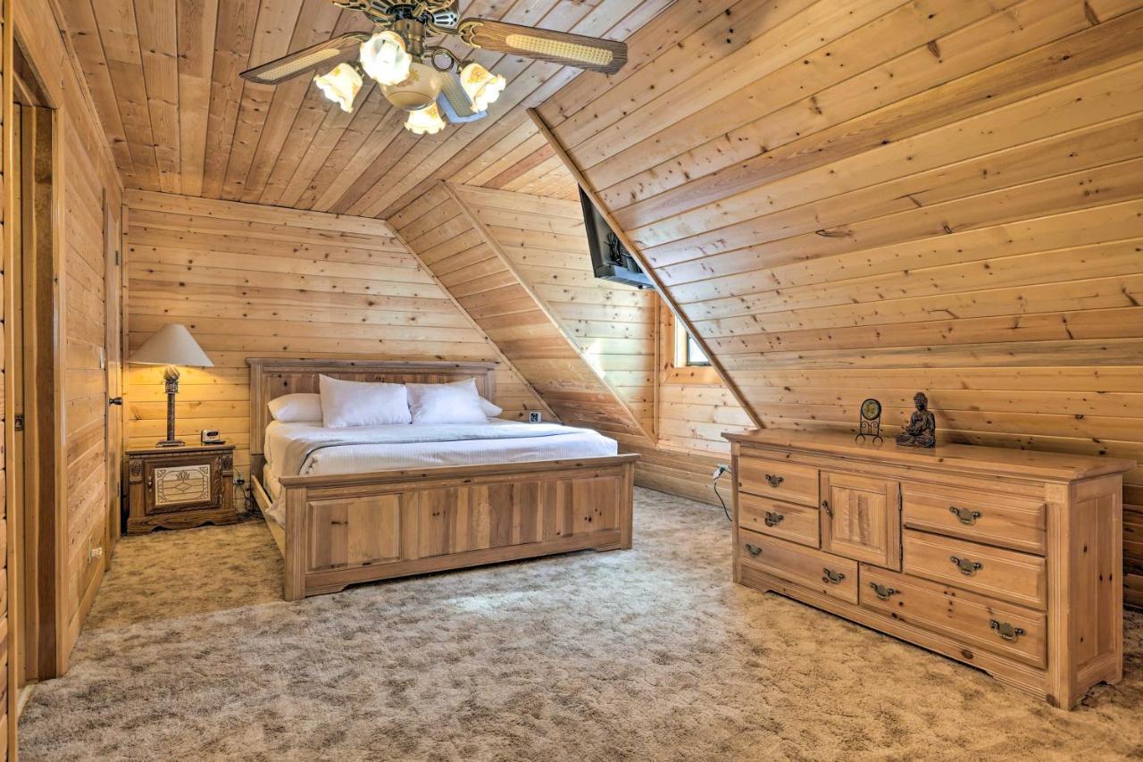 Rustic Duck Creek Village Cabin With Fire Pit! Kültér fotó
