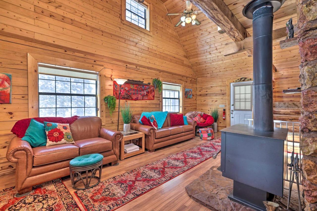 Rustic Duck Creek Village Cabin With Fire Pit! Kültér fotó