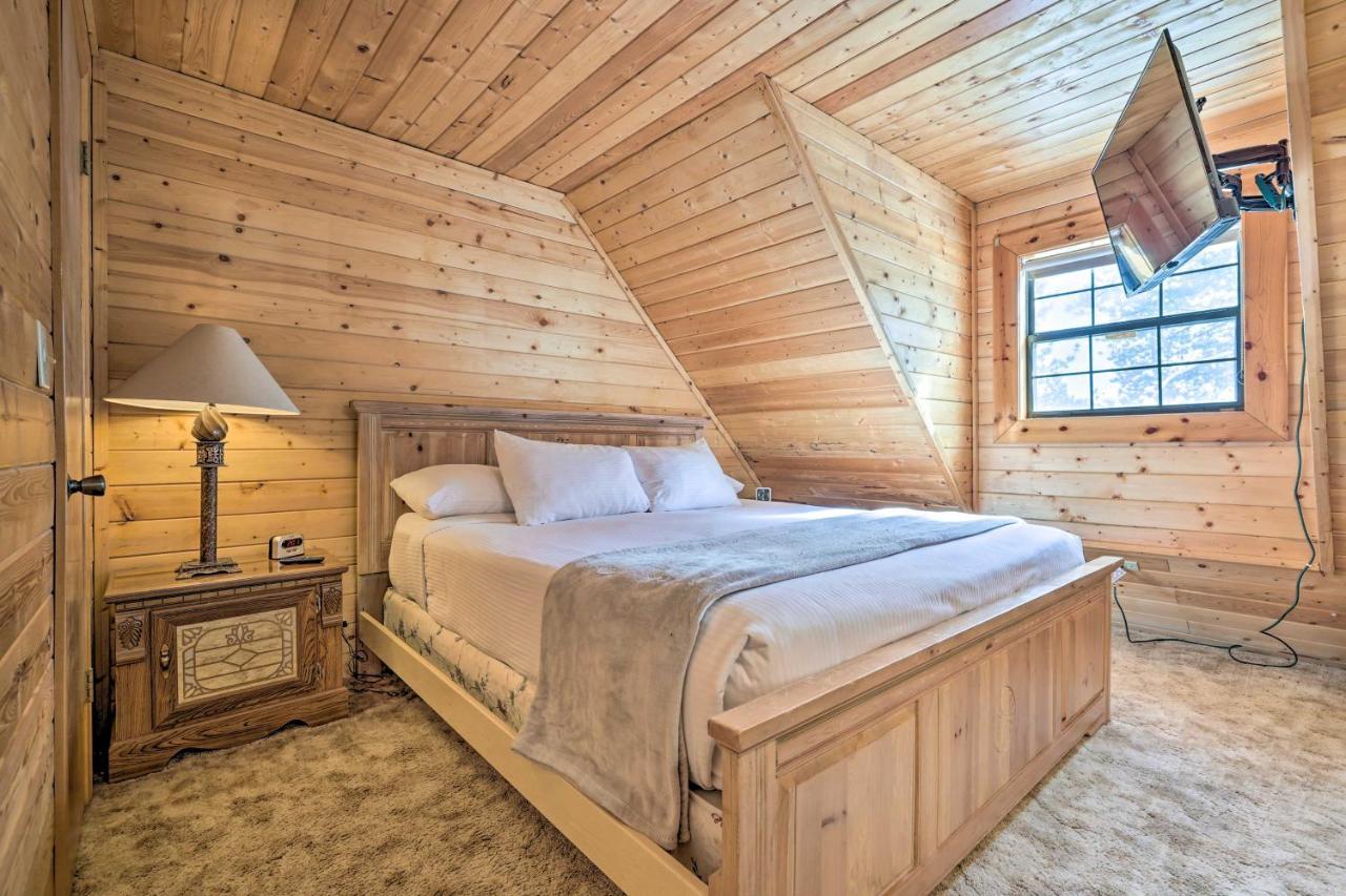 Rustic Duck Creek Village Cabin With Fire Pit! Kültér fotó